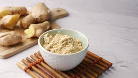 ginger powder and fresh ginger root