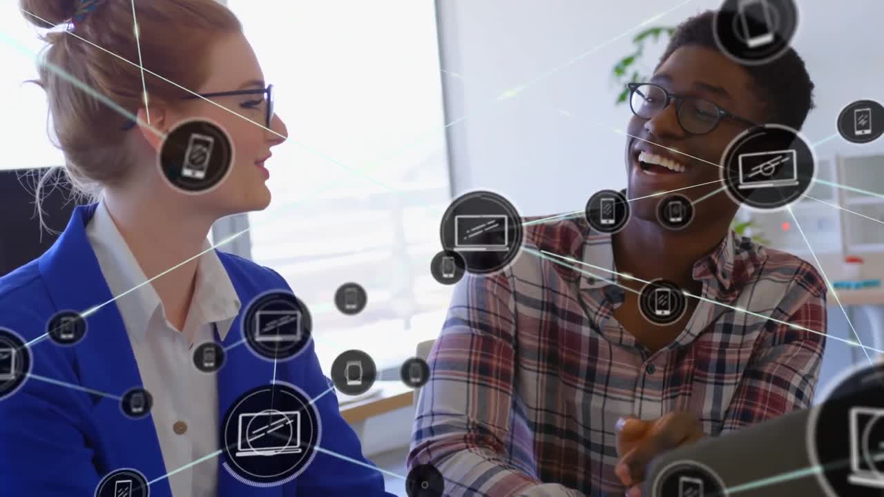 animación de la red de conexiones entre diversas personas de negocios en la oficina