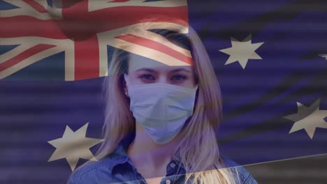 Animation-Der-Flagge-Australiens,-Die-über-Einer-Kaukasischen-Frau-Mit-Gesichtsmaske-In-Der-Stadtstraße-Weht