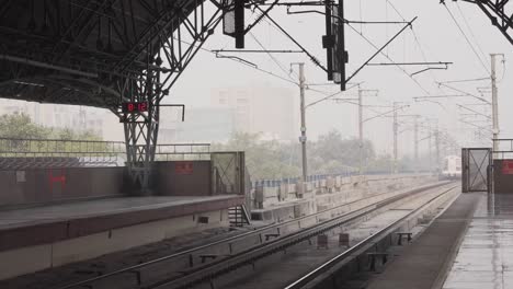 delhi metro arriving at the station