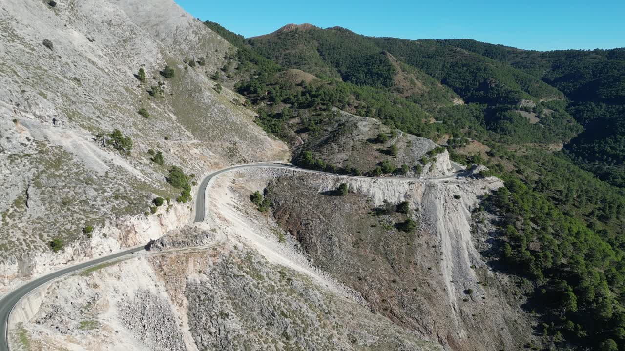 스페인 안달루시아 의 론다 에서 마벨라 까지 가는 산악 도로 - 공중