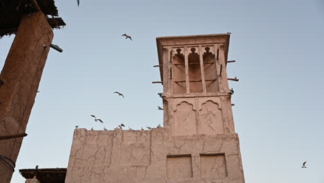 Traditional-wind-tower-on-the-old-traditional-Emirati-house-in-the-Historical-Neighborhood-Of-Al-Fahidi,-Dubai,-United-Arab-Emirates