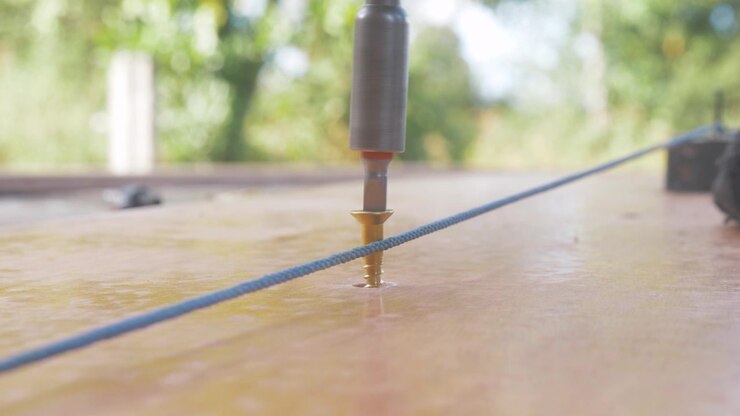 Fastening brass wood screw into plywood
