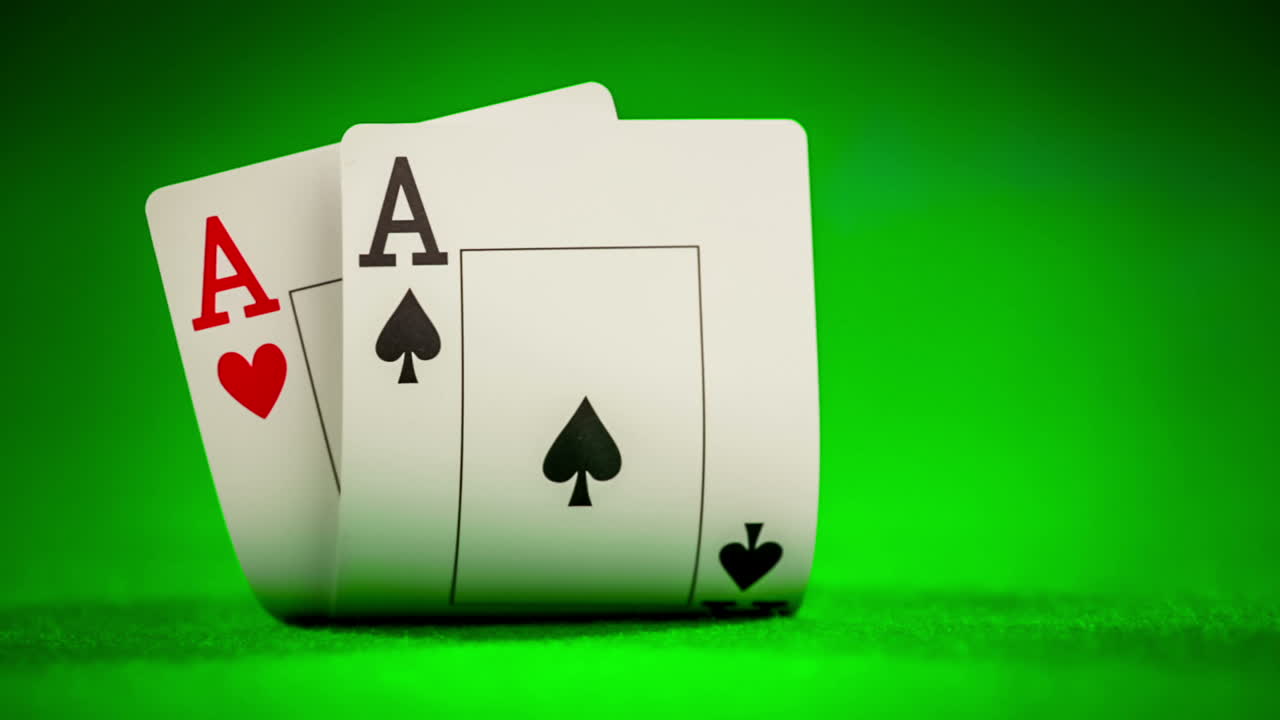 tarjeta de póquer en la mesa