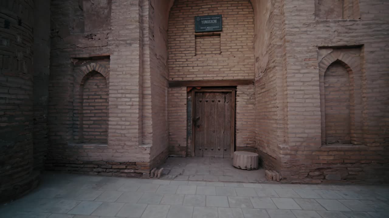 Ancient Architecture in Uzbekistan: Yunus Khan Mausoleum