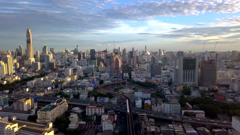 vista aérea en el monumento a la victoria en bangkok, tailandia