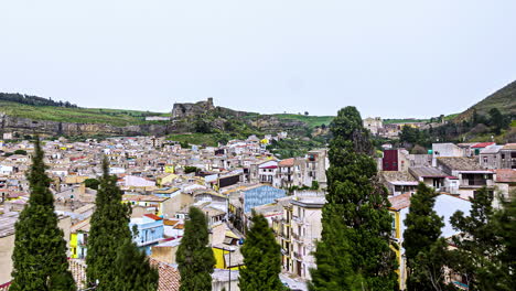 La-Ciudad-De-Corleone,-Sicilia---Lapso-De-Tiempo-Estableciendo-Tiro-Durante-El-Día