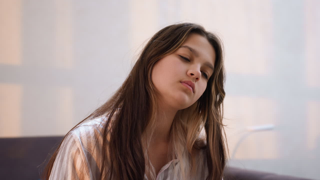 Youthful Dreamy Glow, Teen Girl With Gentle Illumination, Young Female In Serene Golden Daylight Environment, Reflective Teenage Girl Bathed In Soft Sunlight With Thoughtful Expression