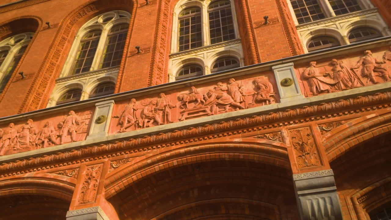 Detailed view of the red-brick exterior of Berlin’s Rotes Rathaus, adorned with intricate carvings and architectural flourishes, reflecting its historical importance