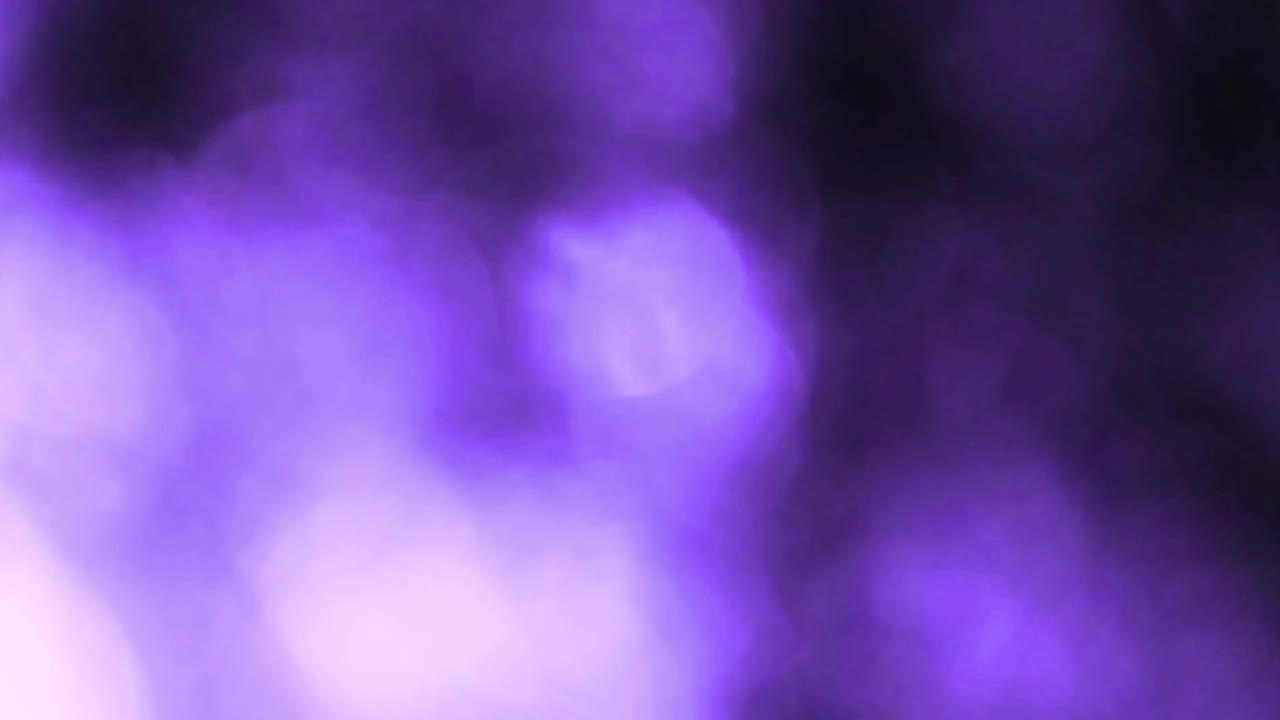 Dynamisk lilla bokeh-lys baggrund