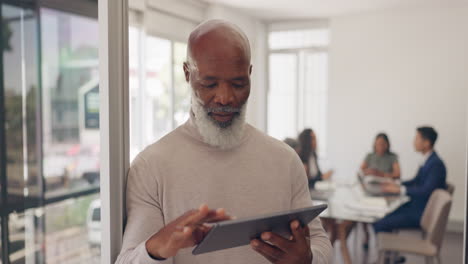 Senior-black-man,-tablet-and-reading-in-office