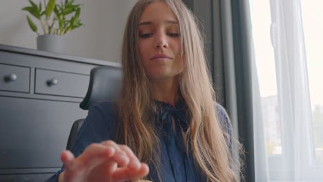 young beautiful woman avoid eating carbs - delicious chocolate cookies