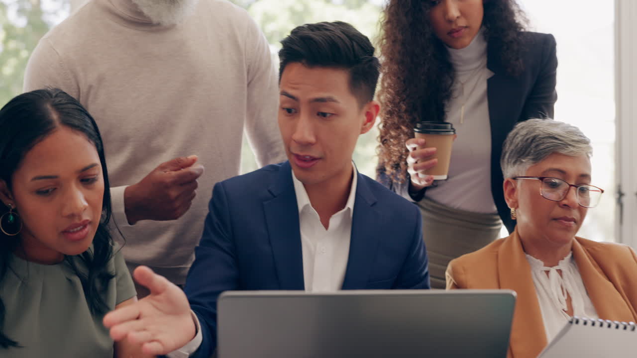 사업가, 노트북 또는 팀워크 회의