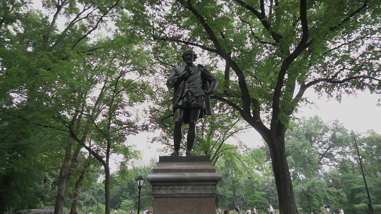 Another statue located at central park in New York City. Very smooth push in footage!