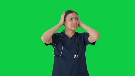 Pantalla-Verde-Estresada-Y-Tensa-Doctora-India