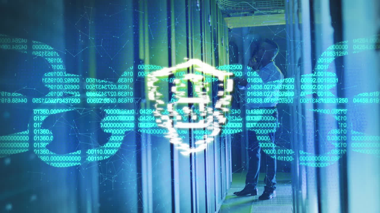 animación de procesamiento de datos y candado sobre trabajador masculino afroamericano en la sala del servidor