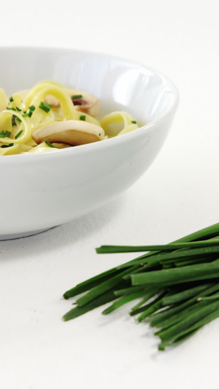 버섯 이 들어 있는 파스타 요리