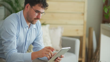 Happy-Man-Shopping-Online-on-Tablet