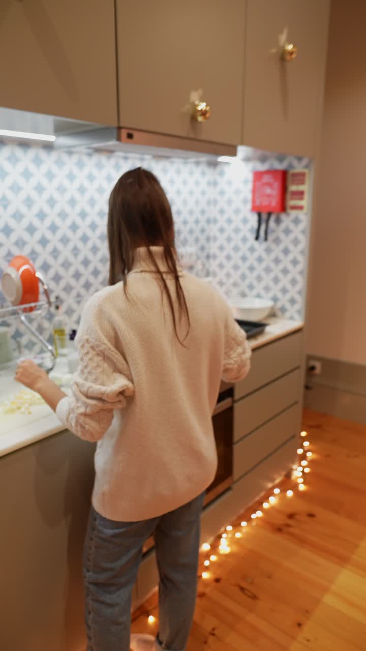 Giovani che cucinano