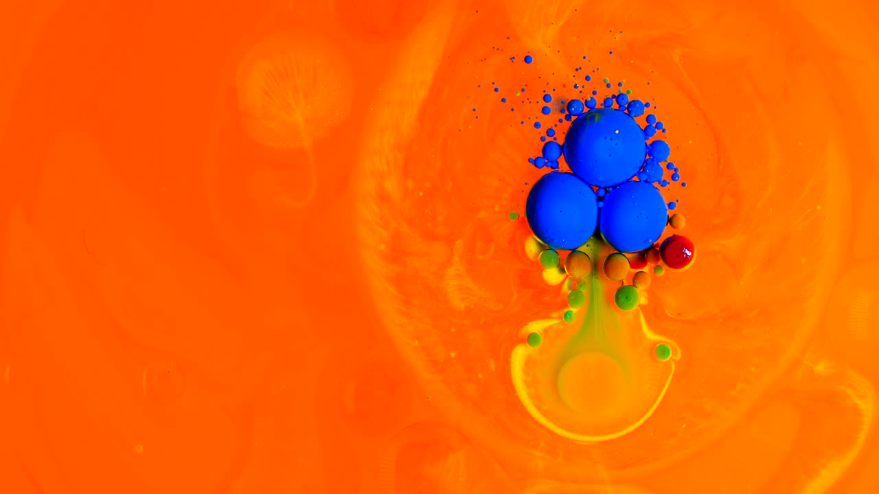 цвета в движении, жидкий эффект, мыльные пузырьки