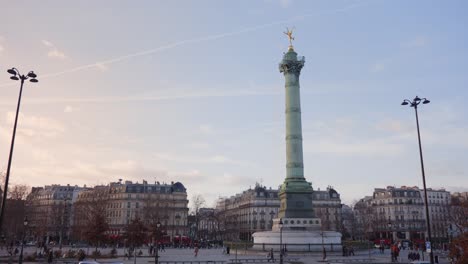 Columna-De-Julio-En-El-Centro-De-La-Place-De-La-Bastille-En-París,-Francia