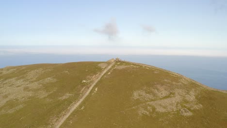 Antena-En-Slieve-Donard-Peak,-Montañas-De-Mourne