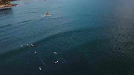 Drohnenaufnahme-Eines-Strandes-An-Der-Nordküste-Von-Hawaii