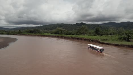 viaje en barco por el río costa rica aventura en la jungla viaje de luna de miel