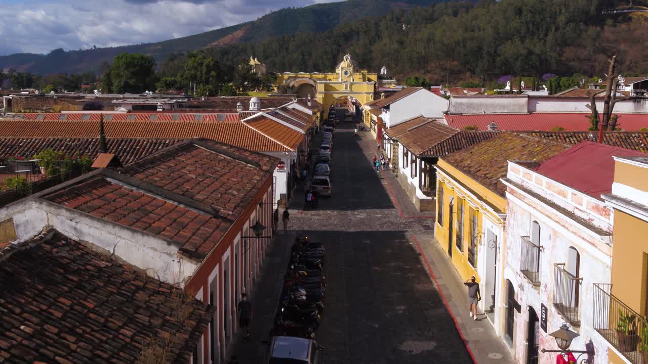 Vista aerea con drone di Antigua Guatemala coloniale.