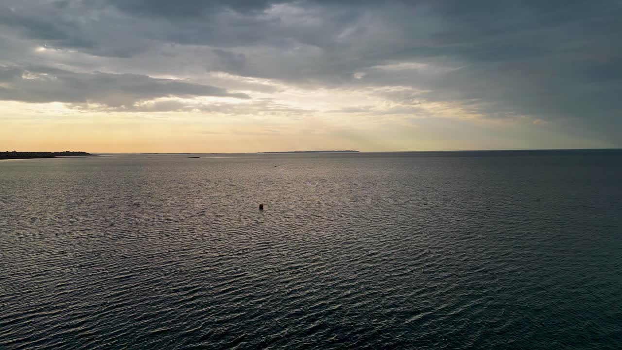 영국 켄트 해안의 아름다운 하늘, 해가 지는 모습