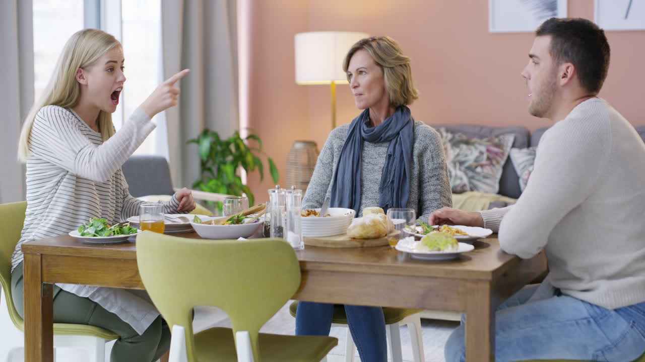 식사 시간 이 스링 경기 로 변할 때