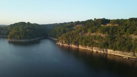 Cruising-into-the-lake-cove