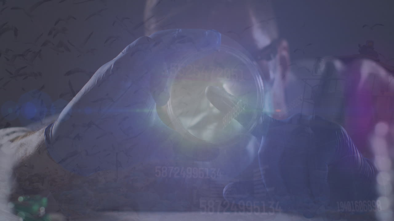 얼굴 마스크를 착용한 백인 남성 의사가 검사하는 데이터 처리의 애니메이션