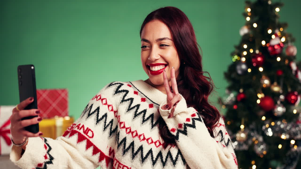 Woman taking a selfie in front of a Christmas tree