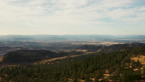 vista aérea del valle rogue en el sur de oregon visto desde el pico roxy ann