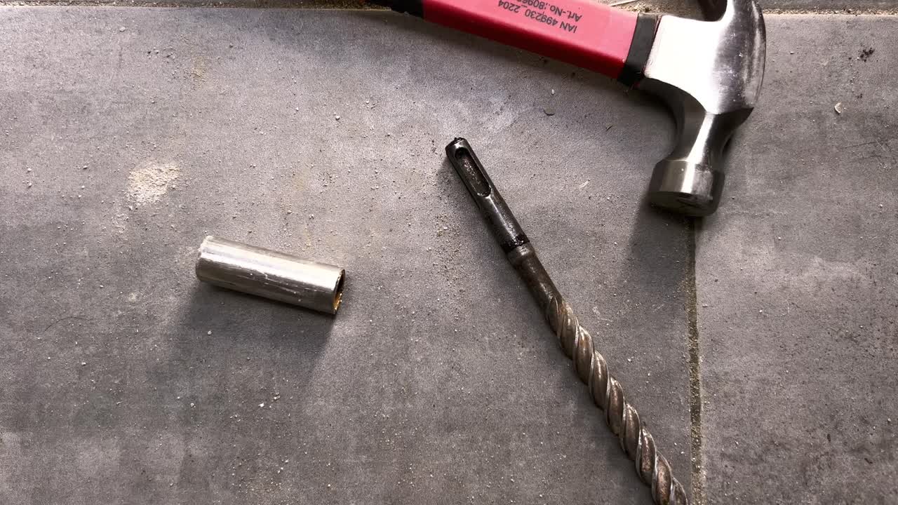 건설 현장에서 도구, 망치 및 굴착 금속 패턴에서 아내는, 다른 재료, 수리 및 유지 보수 공예 개념에 구을 기 위해 사용됩니다.