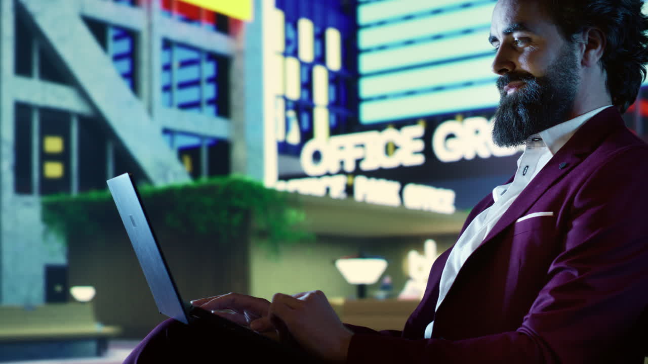 inversor exitoso trabaja en una computadora portátil afuera en el centro de la ciudad,