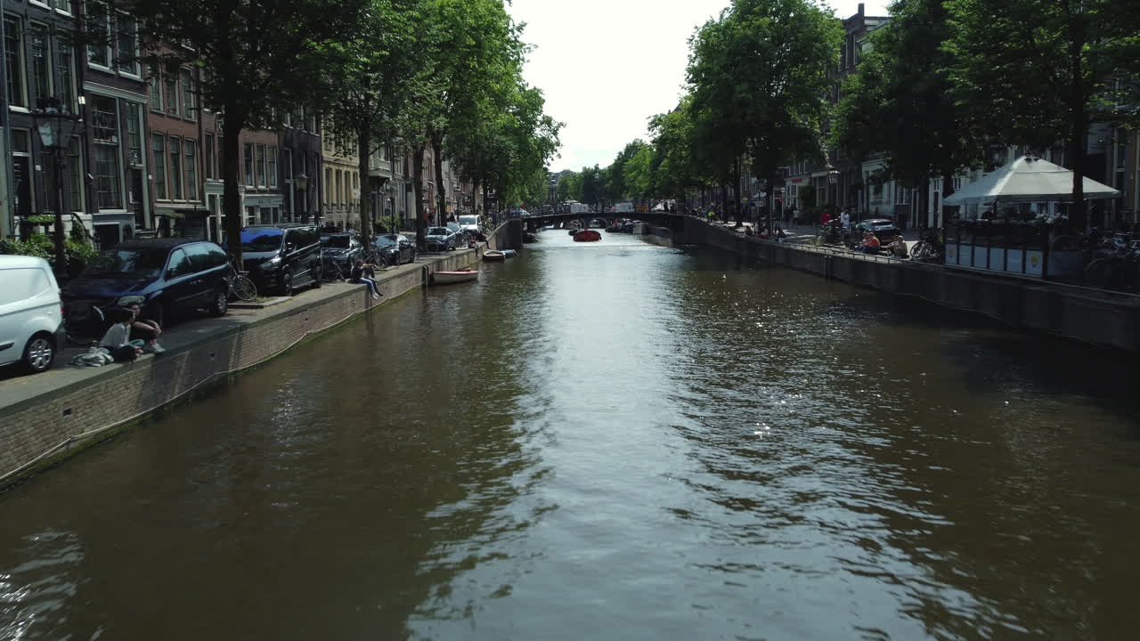암스테르담 운하 장면