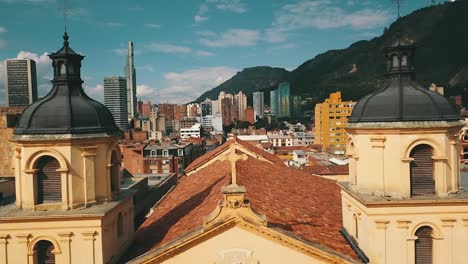 Front-view-of-"The-Church-of-San-Agustín"-in-Bogotá,-Colombia,-with-Mount-Monserrate-in-the-background