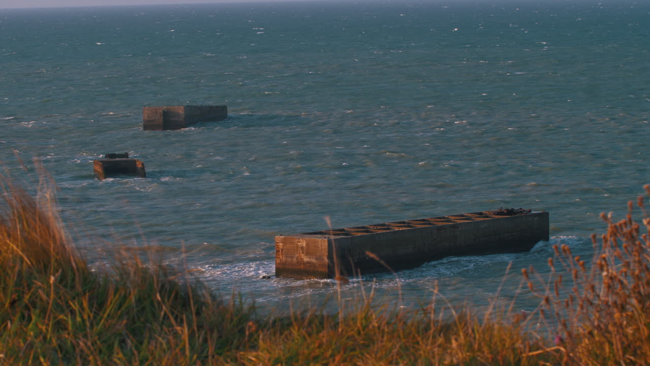 제2차 세계대전 당시 연합군이 사용한 뽕나무 항구의 잔해