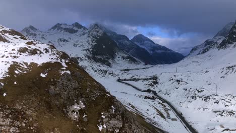 Spätnachmittage-Auf-Dem-Julierpass-In-Der-Schweiz-Am-Ende-Des-Winters