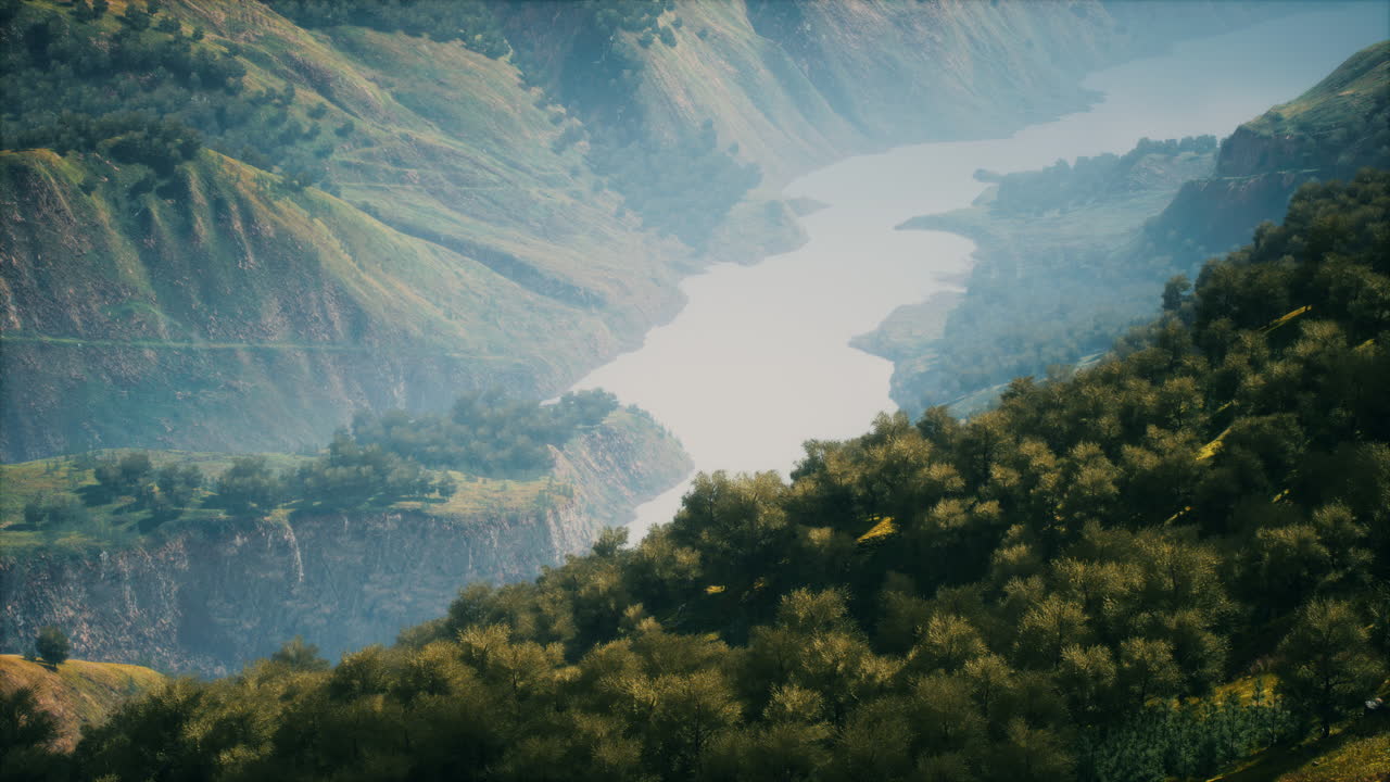 아침 시간 에 높은 산