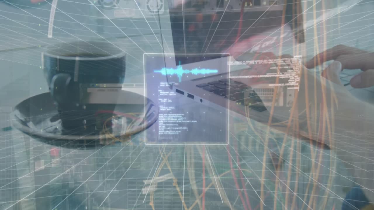 animación del procesamiento de datos financieros sobre una mujer usando una computadora portátil