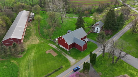 Ländliche-Farmlandszene-In-Den-USA-Während-Der-Frühlingssaison