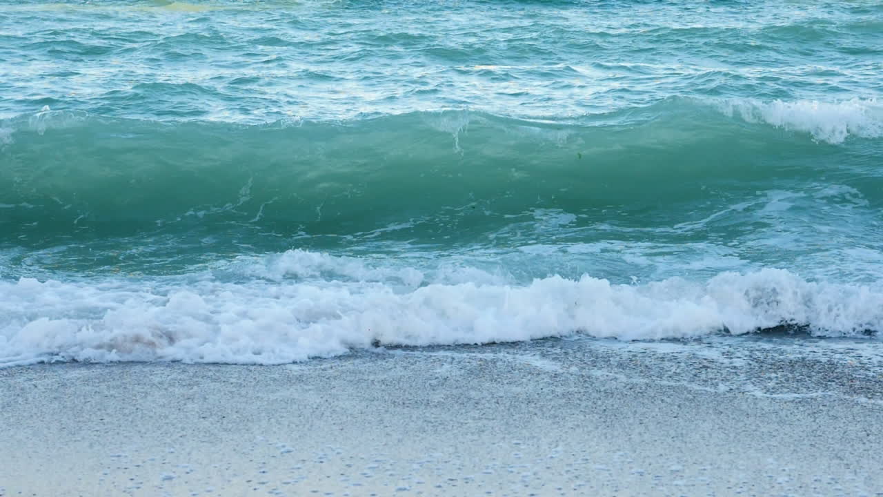 Waves in the sea breaking in slow motion