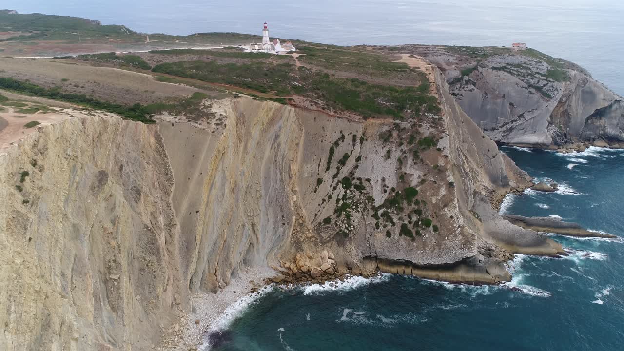 vista aérea de la costa de cabo espichel sesimbra en portugal