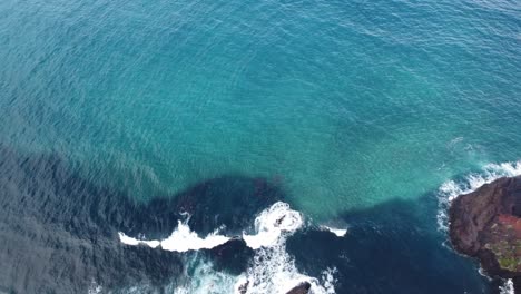 Vista-Aérea-Del-Océano-Atlántico-En-La-Isla-De-Tenerife,-Islas-Canarias,-España