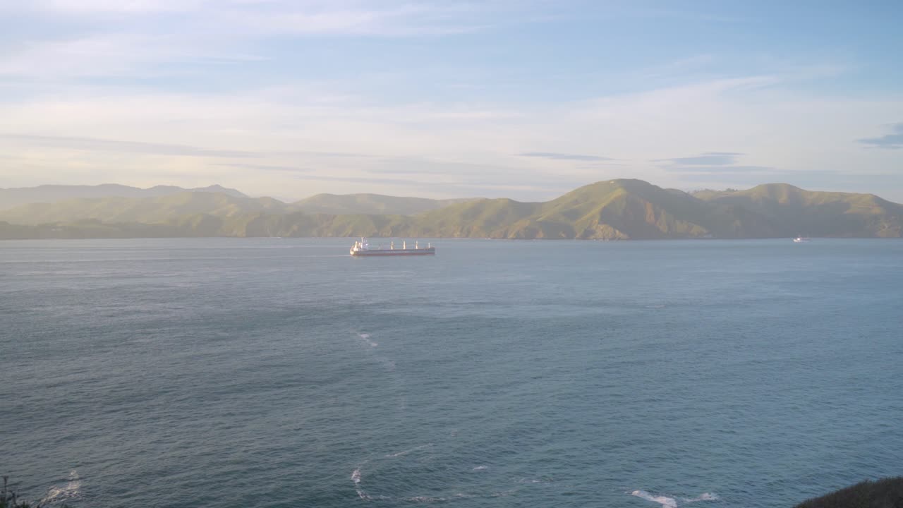 샌프란시스코 만 지역과 만을 항해하는 배