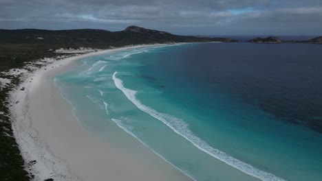 Lucky-Bay-Beach,-Parque-Nacional-Cape-Le-Grand,-Australia-Occidental