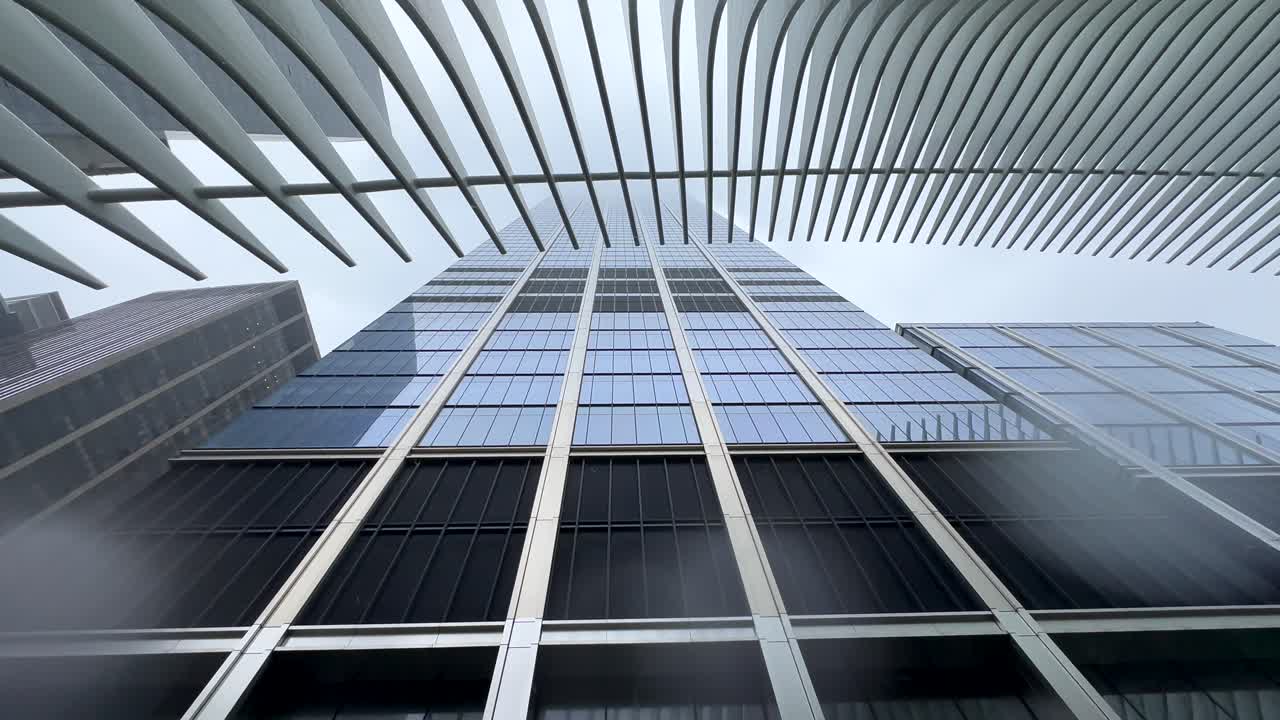 exterior del centro mundial de comercio cubo de transporte en un día lluvioso, nueva york